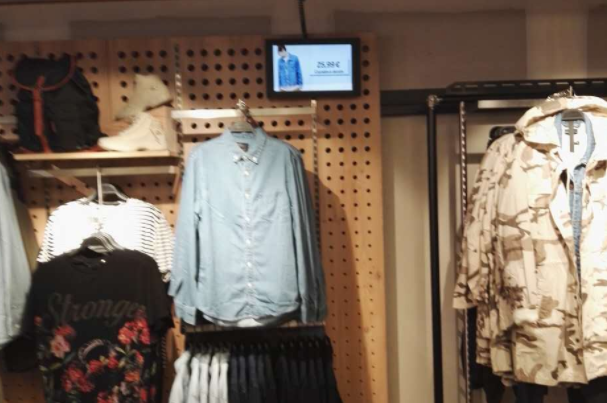 三防平板在ZARA广告机中的应用.png 三防平板在ZARA广告机中的应用.png