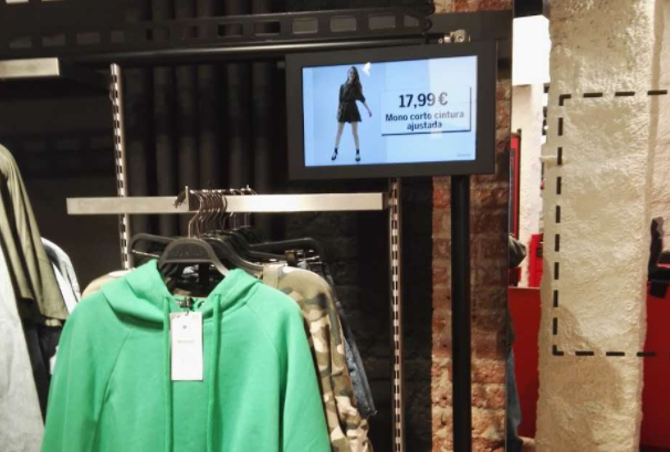 三防平板在ZARA广告机中的应用.png 三防平板在ZARA广告机中的应用.png