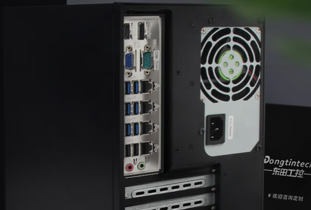 壁挂式工控机.png 壁挂式工控机.png